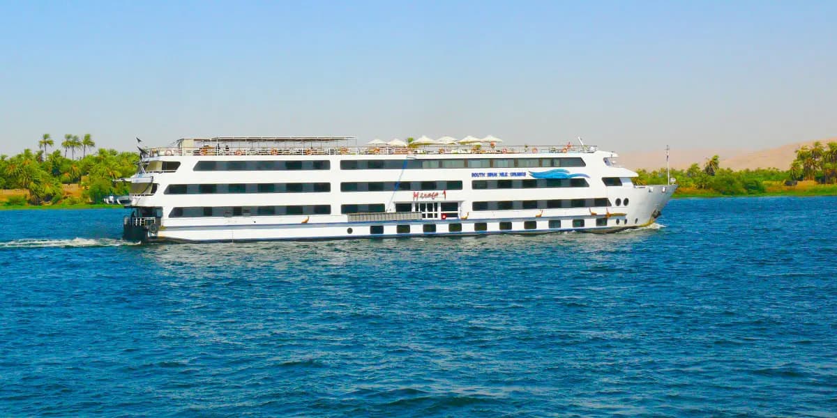 Luxury Nile cruise vs Dahabiya : Which is Right for you ?