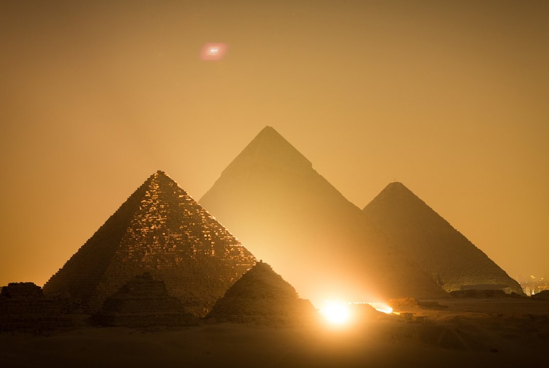 building of the pyramids