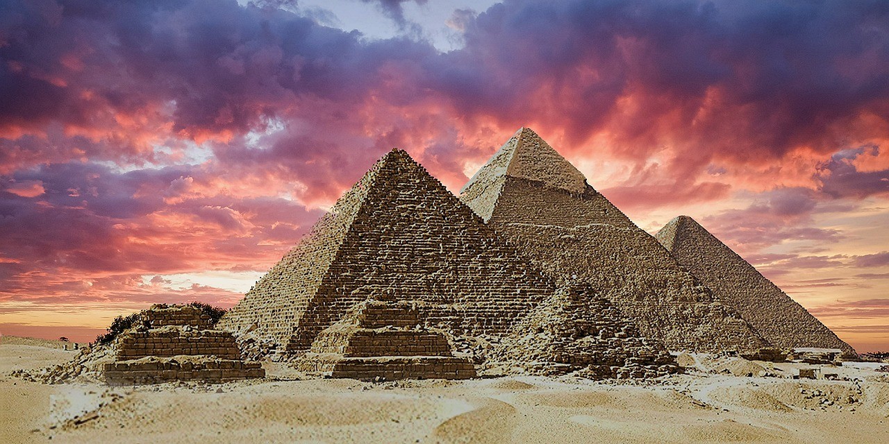 Visit Giza Pyramids in your Egypt tour