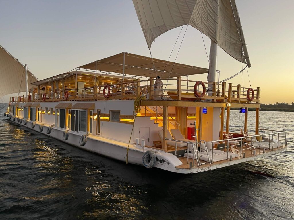Luxury Nile cruise vs Dahabiya : Which is  Right  for you ?